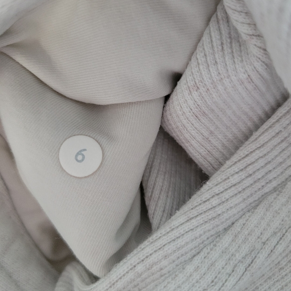 Lululemon Radiant Jacket Size 6 - Picture 11 of 11